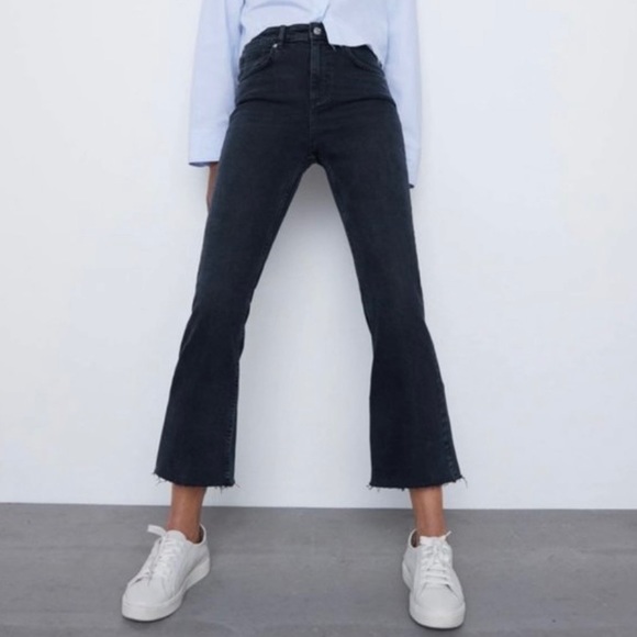 Zara Denim - ZARA Black Straight Leg Cropped Jeans size 6